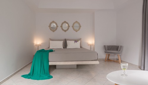Deluxe Triple Room with Outdoor Jetted Tub