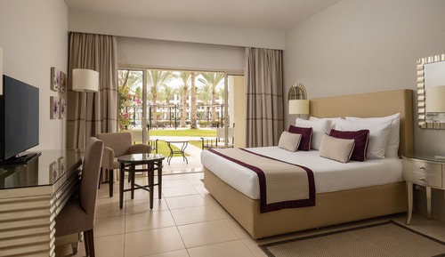 Habitación superior, vistas a la piscina, planta baja (Queen or Twin Bed)