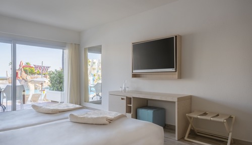 Habitación familiar, vistas al mar (2 Adults & 2 Children)