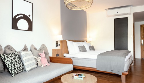 Estudio Royal, acceso a la piscina