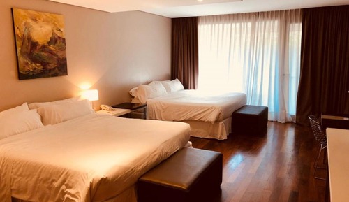 Habitación doble, varias camas