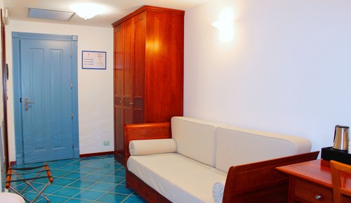 Habitación doble superior, vistas parciales al mar
