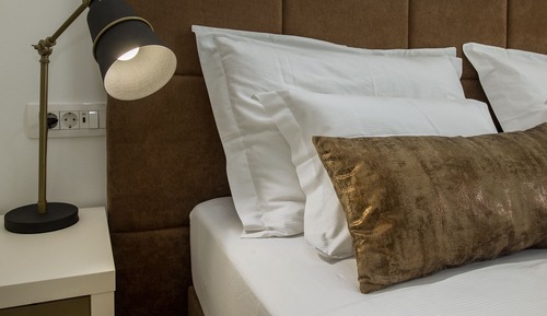 Habitación superior con 1 cama doble o 2 individuales, en edificio anexo