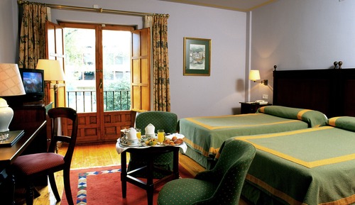 Habitación estándar doble (2 Adults + 1 Child)