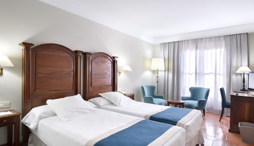 Habitación estándar con 2 camas individuales (2 Adults and 1 Child)