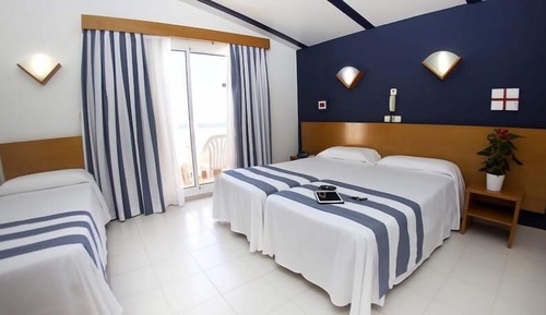 Habitación triple, balcón (2 Adults and 1 Child)