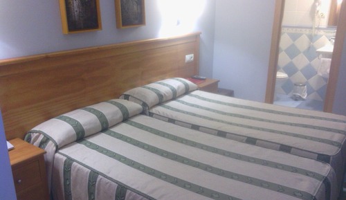Habitación con 2 camas individuales