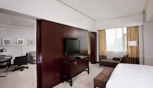 Suite (Separate Bath Walk-In Shower)