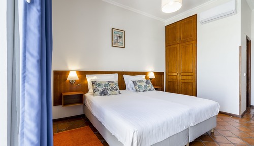 Habitación estándar con 1 cama doble o 2 individuales