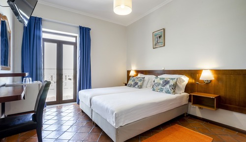 Habitación superior con 1 cama doble o 2 individuales, vistas al río
