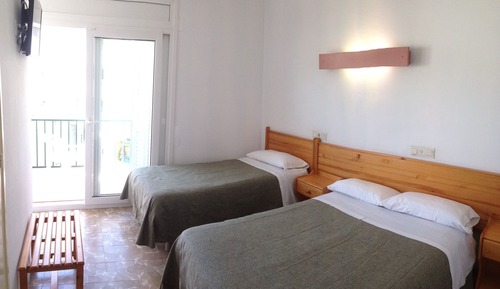 Habitación triple, baño privado