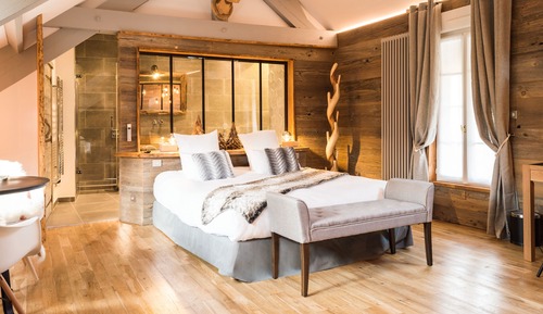 Suite exclusiva, bañera de hidromasaje