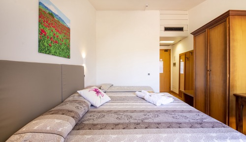 Habitación triple panorámica, vistas a la colina