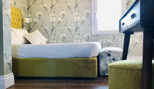 Suite junior, 1 cama de matrimonio, vistas a la ciudad, en una planta alta (stair access only)
