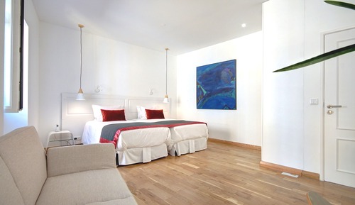 Habitación superior con 2 camas individuales (Castle Side View)