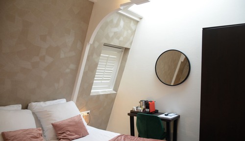 Comfort Room Canal View