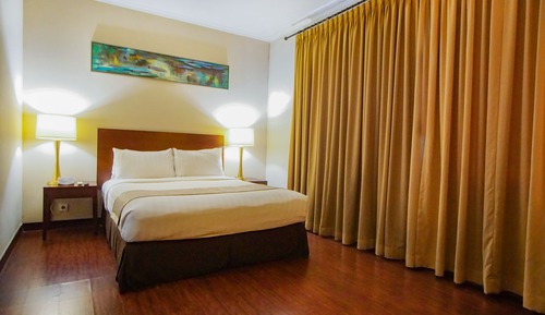 Deluxe Suite Queen Bed