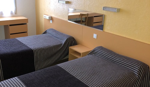 Habitación con 2 camas individuales