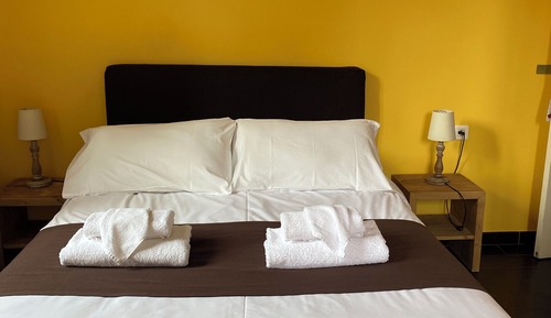 Chambre double, salle de bain privée (pas dans la chambre)
