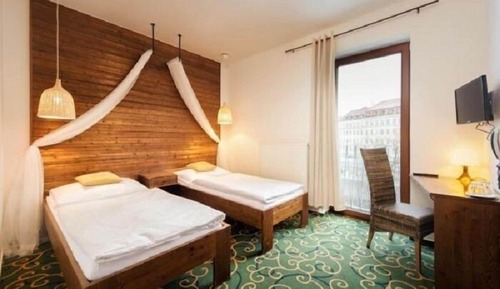 Habitación básica con 2 camas individuales