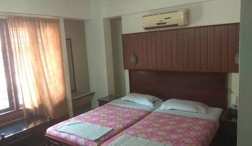Habitación con 2 camas individuales, vistas a la ciudad, en la zona del patio