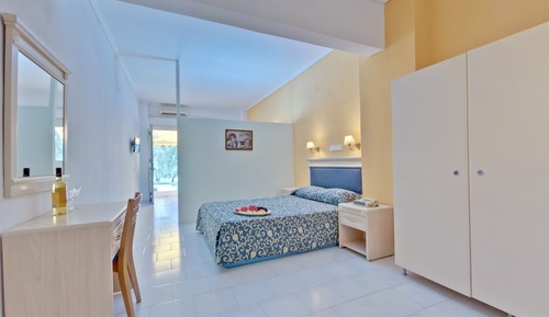 Habitación familiar, vistas al jardín