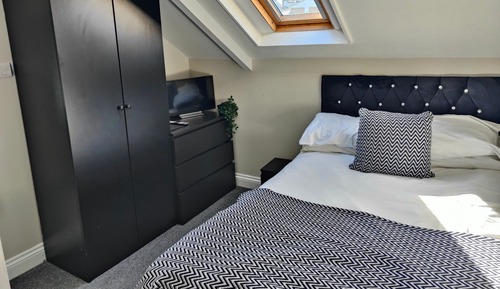 Habitación individual, baño privado (Single with double bed)