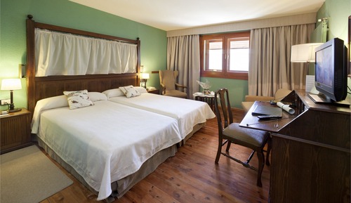 Habitación estándar con 2 camas individuales (2 Adultos + 1 Niño)