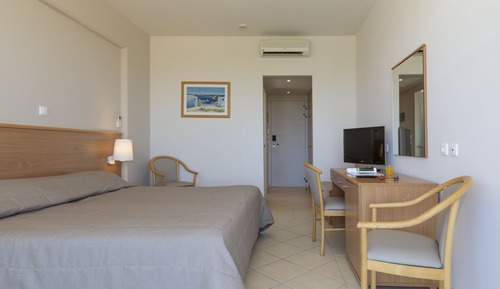Habitación económica con 1 cama doble o 2 individuales, vistas al jardín
