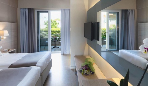Estudio, vistas al jardín