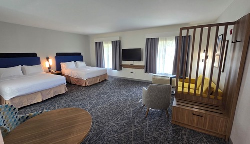 Estudio (2 Queen Beds with Sofa bed)