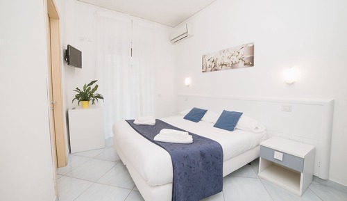 Habitación con 1 cama doble o 2 individuales, balcón