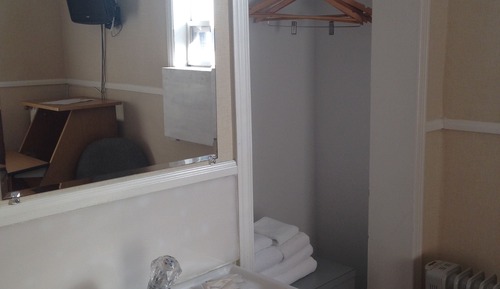 Habitación básica, 1 cama doble, baño compartido
