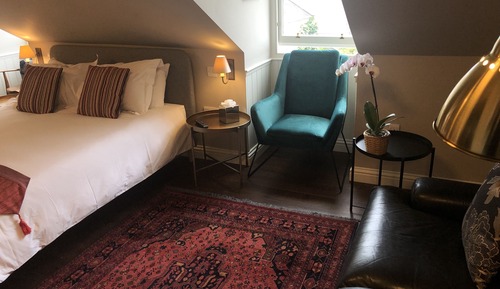 Habitación Deluxe doble, baño privado, vistas a la ciudad (7)