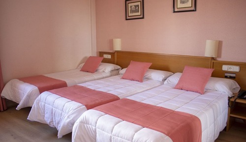 Habitación Triple (2 Adultos + 1 niño)
