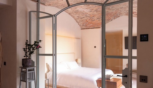 Suite (Greenhouse)