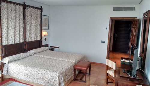 Habitación estándar con 2 camas individuales (2 adults + 1 child)