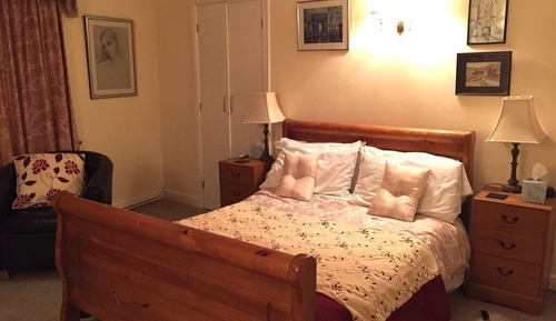 Habitación con 1 cama doble o 2 individuales, baño privado