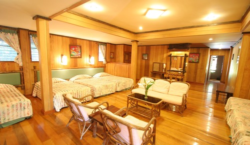 Family Room (For 7 Persons)