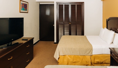 Suite estándar, 2 camas dobles, no fumadores