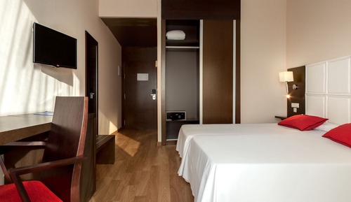 Habitación doble, balcón (2 Adults and 1 Child)