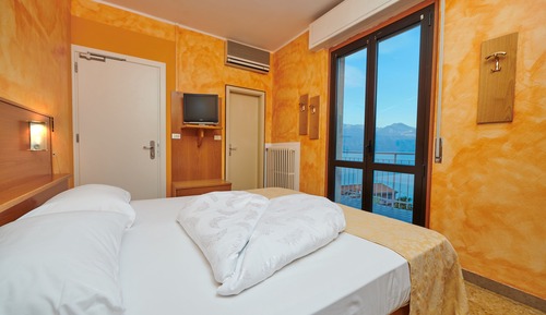 Habitación clásica doble, 1 cama doble o 2 individuales, balcón, vistas al lago
