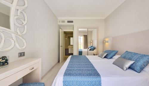 Premium One Bedroom Apartment Private Garden & Pool