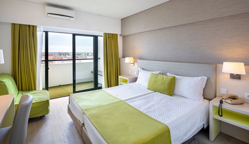 Habitación Confort con 1 cama doble o 2 individuales