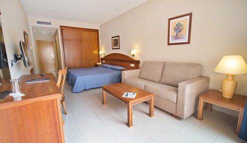 Habitación cuádruple (2 adults + 2 children)