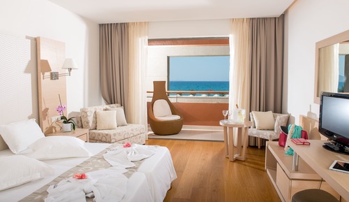 Maisonette Suite Sea Front with Sharing Pool