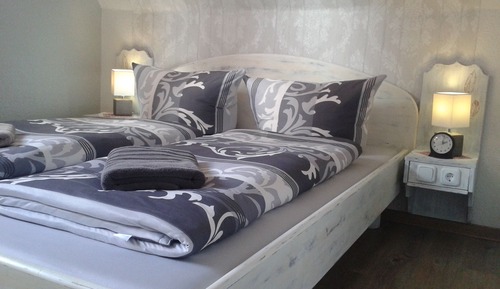 Habitación (small double room)