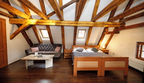 Suite (Attic)