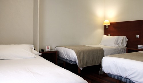 Habitación triple, varias camas