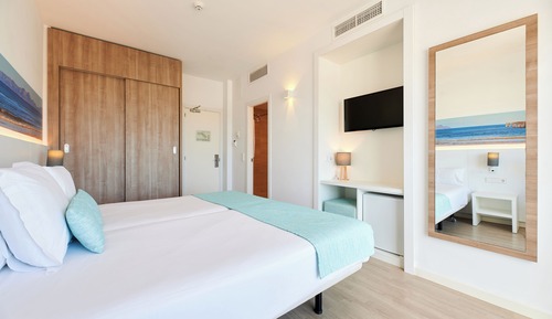 Habitación doble, vistas al mar (2+1)